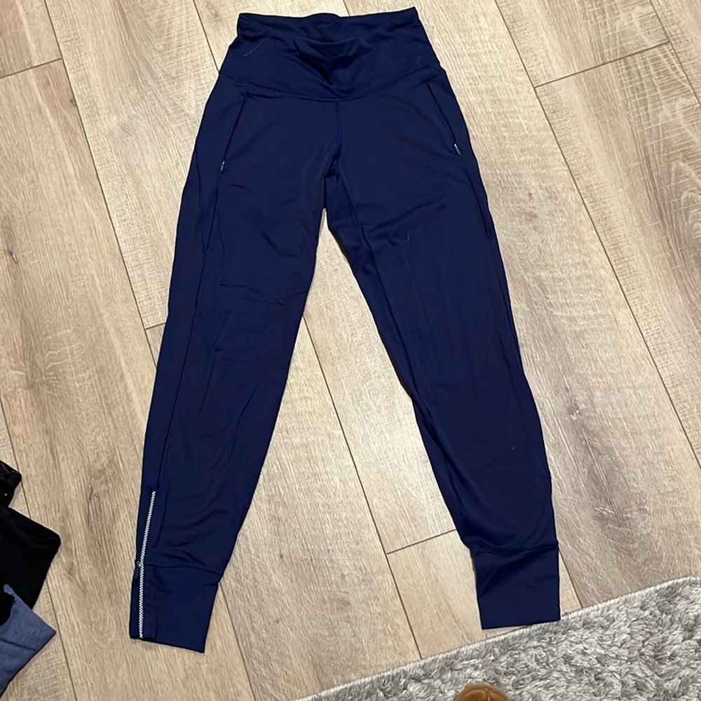 Lululemon size 2 navy leggings